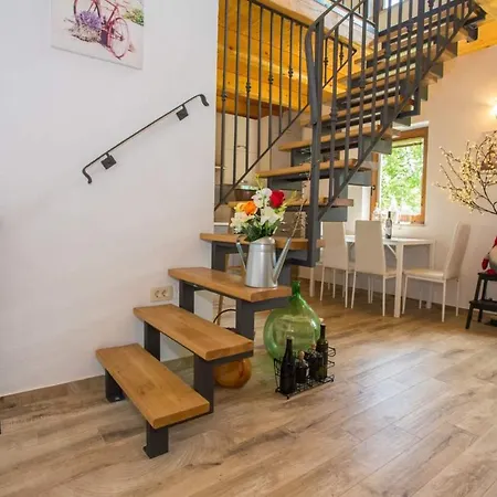 Semesterbostad Casa Ulike Karojba