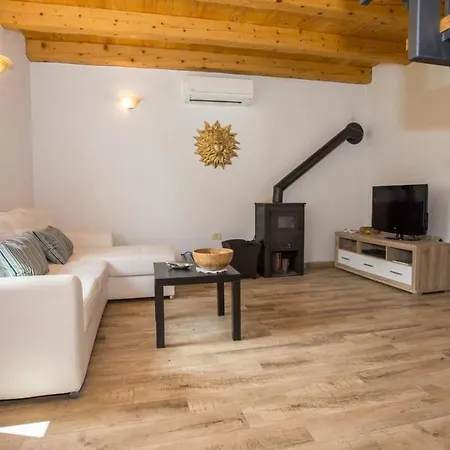 Casa Ulike Semesterbostad Karojba