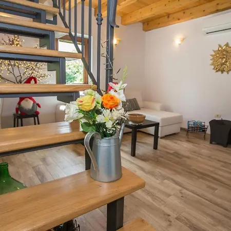 Semesterbostad Casa Ulike Karojba
