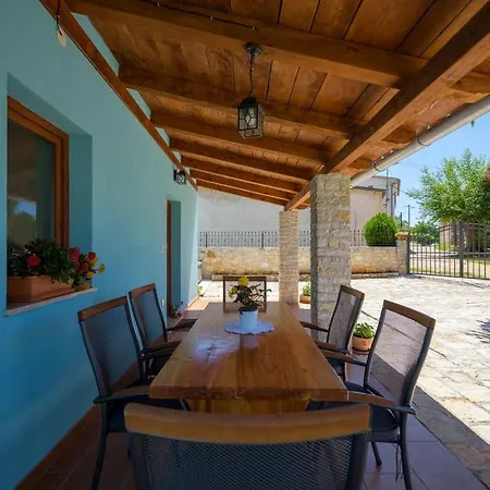 Casa Ulike * Karojba